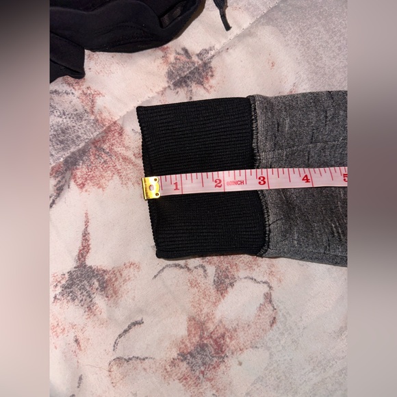 Under Armour Sweater - Picture 6 of 7